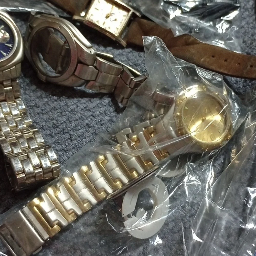 Large lot of watches and parts for repair, parts, etc.